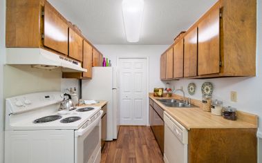 Kitchen at MAA Howell Commons luxury apartment homes in Greenville, SC