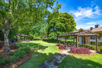 Courtyard at MAA Paddock Club in Greenville, SC