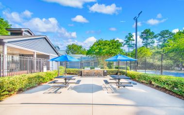 Picnic area at MAA Park Place luxury apartment homes in Greenville, SC