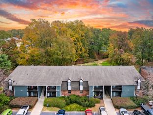 Building at MAA Spring Creek luxury apartment homes in Simpsonville, SC