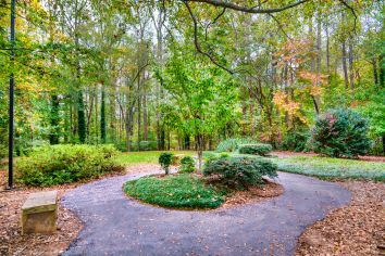 Courtyard at MAA Spring Creek luxury apartment homes in Simpsonville, SC