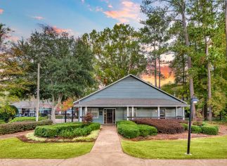 Leasing exterior at MAA Spring Creek luxury apartment homes in Simpsonville, SC