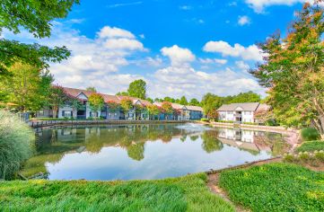 Lake at MAA Hamilton luxury apartment homes in Chattanooga, TN