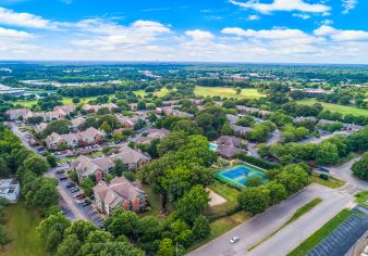 Grounds at Lincoln on the Green luxury apartment homes in Memphis, TN