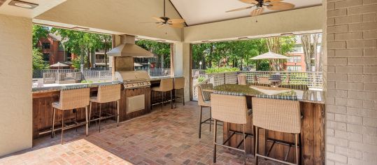 Grill Area at Lincoln on the Green luxury apartment homes in Memphis, TN