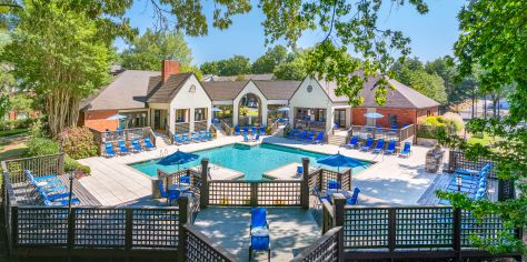 Pool at MAA Southwind luxury apartment homes in Memphis, TN