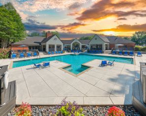Pool at MAA Southwind luxury apartment homes in Memphis, TN