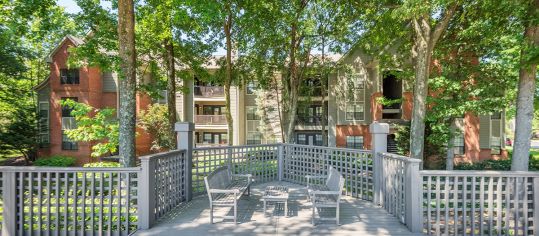Exterior at Lincoln on the Green luxury apartment homes in Memphis, TN