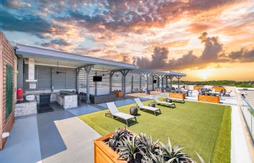 Rooftop lounge at MAA Acklen luxury apartment homes in Nashville, TN