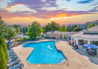 Pool at MAA Kennesaw Farms luxury apartment homes in Gallatin, TN