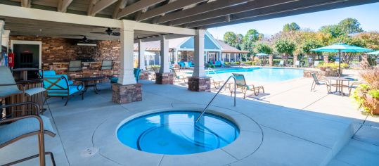 Jacuzzi at MAA Murfreesboro luxury apartment homes in Nashville, TN