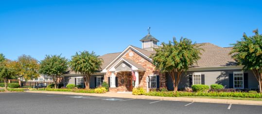 Exterior leasing office at MAA Murfreesboro luxury apartment homes in Nashville, TN