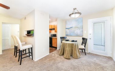 Dining area at MAA Park luxury apartment homes in Hermitage, TN