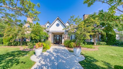 Leasing exterior at MAA Sam Ridley luxury apartment homes in Smyrna, TN