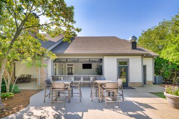 Outdoor lounge at MAA Sam Ridley luxury apartment homes in Smyrna, TN