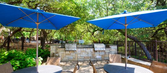 Grilling at Colonial Grand at Canyon Creek luxury apartment homes in Austin, TX