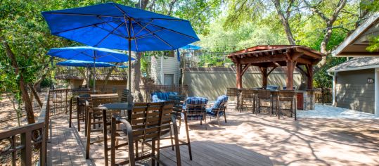 Patio area at MAA Barton Skyway luxury apartment homes in Austin, TX