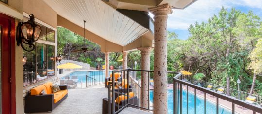 Outdoor Entertaining Area at MAA Park Mesa luxury apartment homes in Austin, TX