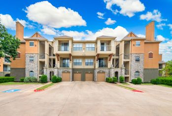 Exterior Shot at MAA Quarry Oaks in Austin, TX