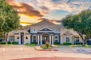 Leasing at MAA Bear Creek luxury apartment homes in Euless, TX