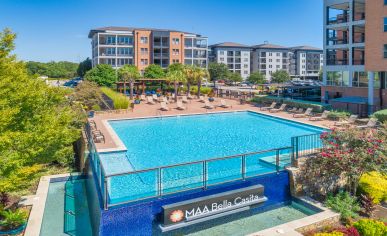 Pool at MAA Bella Casita luxury apartment homes in Dallas, TX