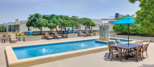 Courtyard at MAA Gallery luxury apartment homes in Dallas, TX