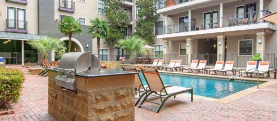Outdoor Entertaining at MAA Legacy luxury apartment homes in Dallas, TX