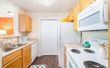 Kitchen at MAA Los Rios luxury apartment homes in Plano, TX