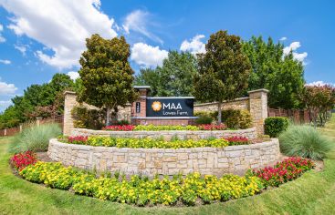 Signage at MAA Lowes Farm luxury apartment homes in Mansfield, TX