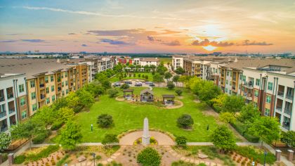 Courtyard at MAA Market Center Plano, TX Apartment Homes