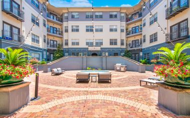 Courtyard at MAA McKinney Ave luxury apartment homes in Dallas, TX