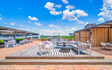 Sky terrace at MAA McKinney Ave luxury apartment homes in Dallas, TX