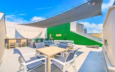 Sky terrace at MAA McKinney Ave luxury apartment homes in Dallas, TX