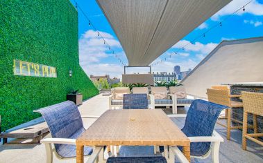 Sky terrace at MAA McKinney Ave luxury apartment homes in Dallas, TX