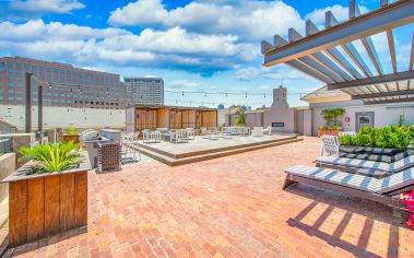 Sky terrace at MAA McKinney Ave luxury apartment homes in Dallas, TX