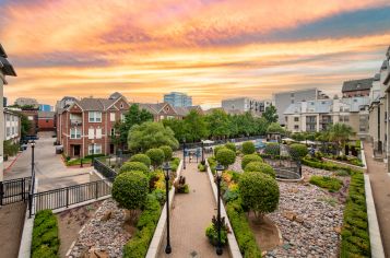 Courtyard Area at MAA Meridian in Dallas, TX