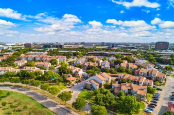 Grounds at MAA Remington Hills luxury apartment homes in Irving, TX