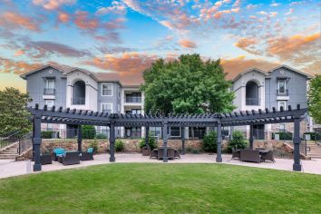 Outdoor lounge at MAA Starwood luxury apartment homes in Frisco, TX