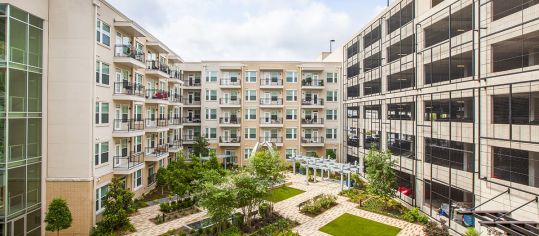 Courtyard 2 at MAA Afton Oaks luxury apartment homes in Houston, TX