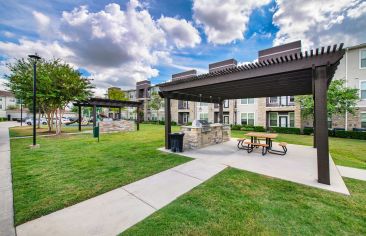 Grill at MAA Vintage Park luxury apartment homes in Houston, TX