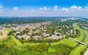 Grounds at MAA Woodwind luxury apartment homes in Houston, TX