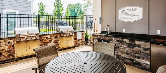 Outdoor Kitchen at Stonefield Commons luxury apartment homes in Charlottesville, VA