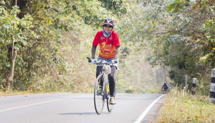 自転車 坂 を 楽に 登る