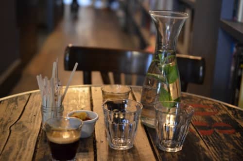 セレクトショップメルシーのライブラリーカフェで頂く水