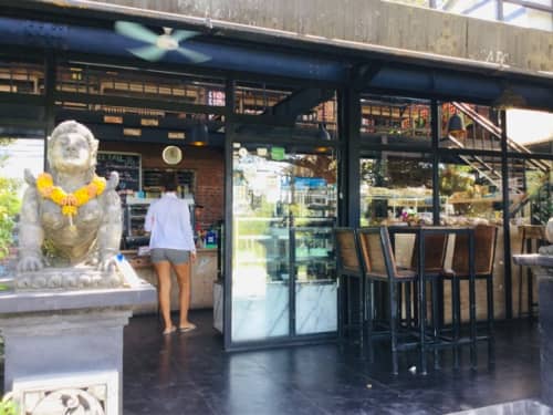 バリ島チャングー Oka's Bakeryの外観