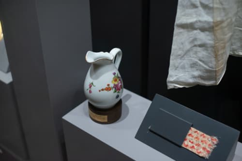 パリ シテ島 元牢獄コンシェルジュリーに展示されているマリーアントワネットの遺品