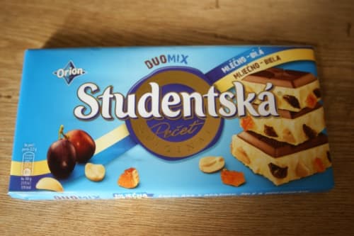 たっぷりのナッツとフルーツが美味しいStudentska