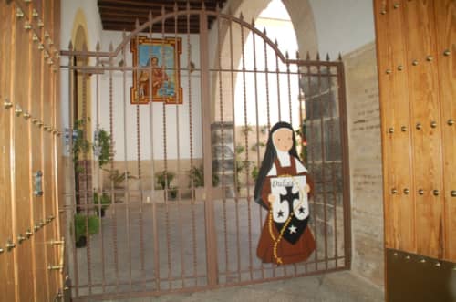 スペイン修道院 修道女のお菓子を売っている