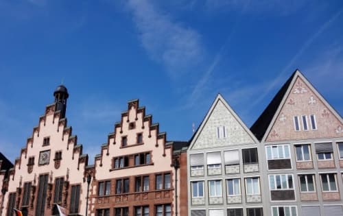 ドイツ旅行ではどんな服装をするのがいい 季節別 シーン別の服装を解説 ドイツ旅行ではどんな服装をするのがいい 季節別 シーン別の服装を解説