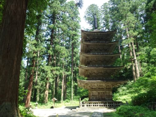 羽黒山五重塔　遠景